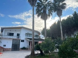 ویلا باغ با استخر ابگرم جکوزی شمال