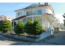 ویلا در دریاکنار رو به آب