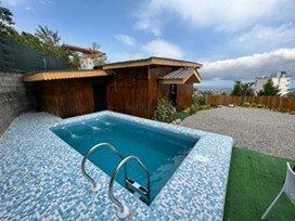 کلبه چوبی با استخر آبگرم اربکله رامسر